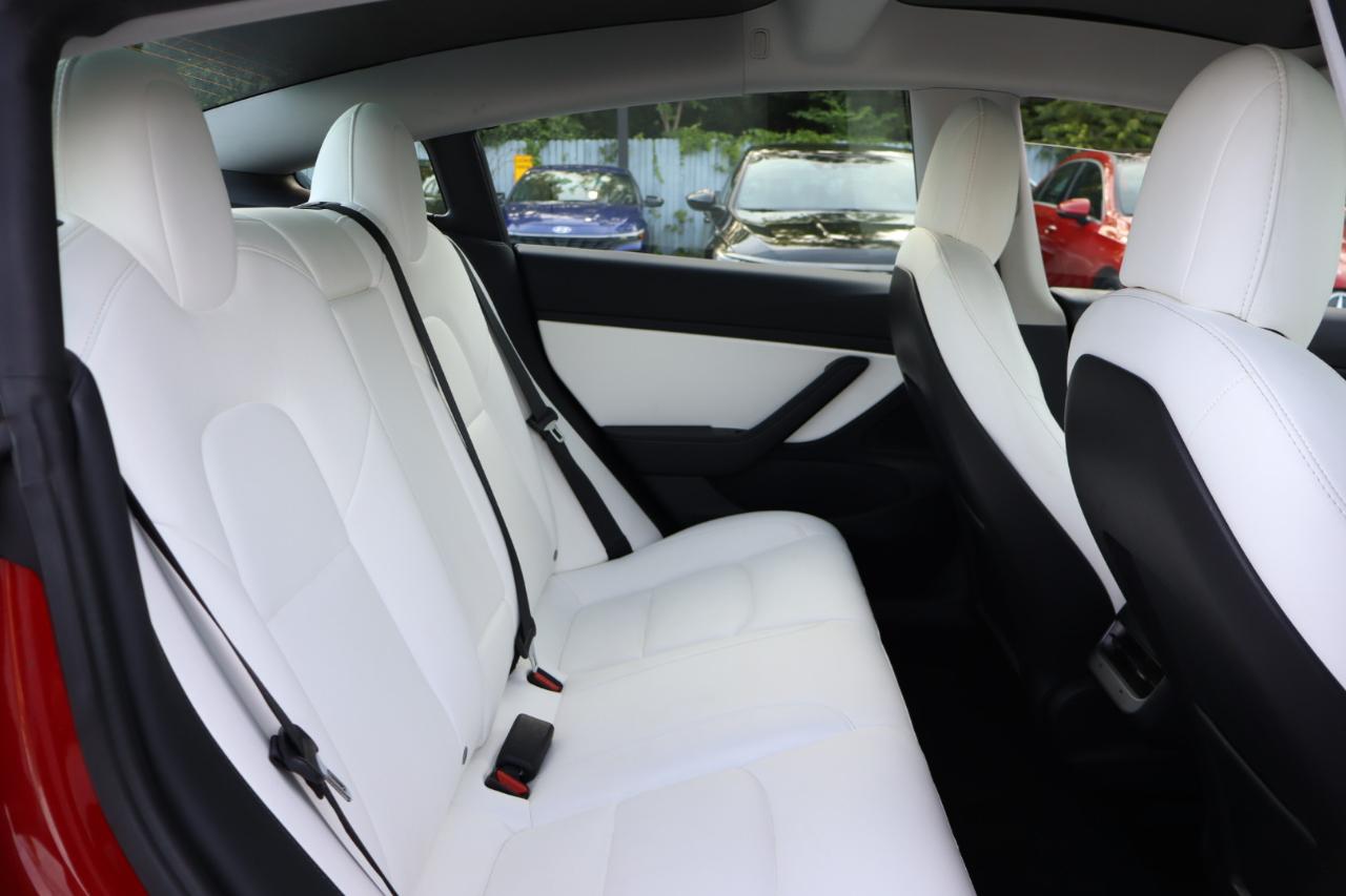 Tesla Model 3  2021