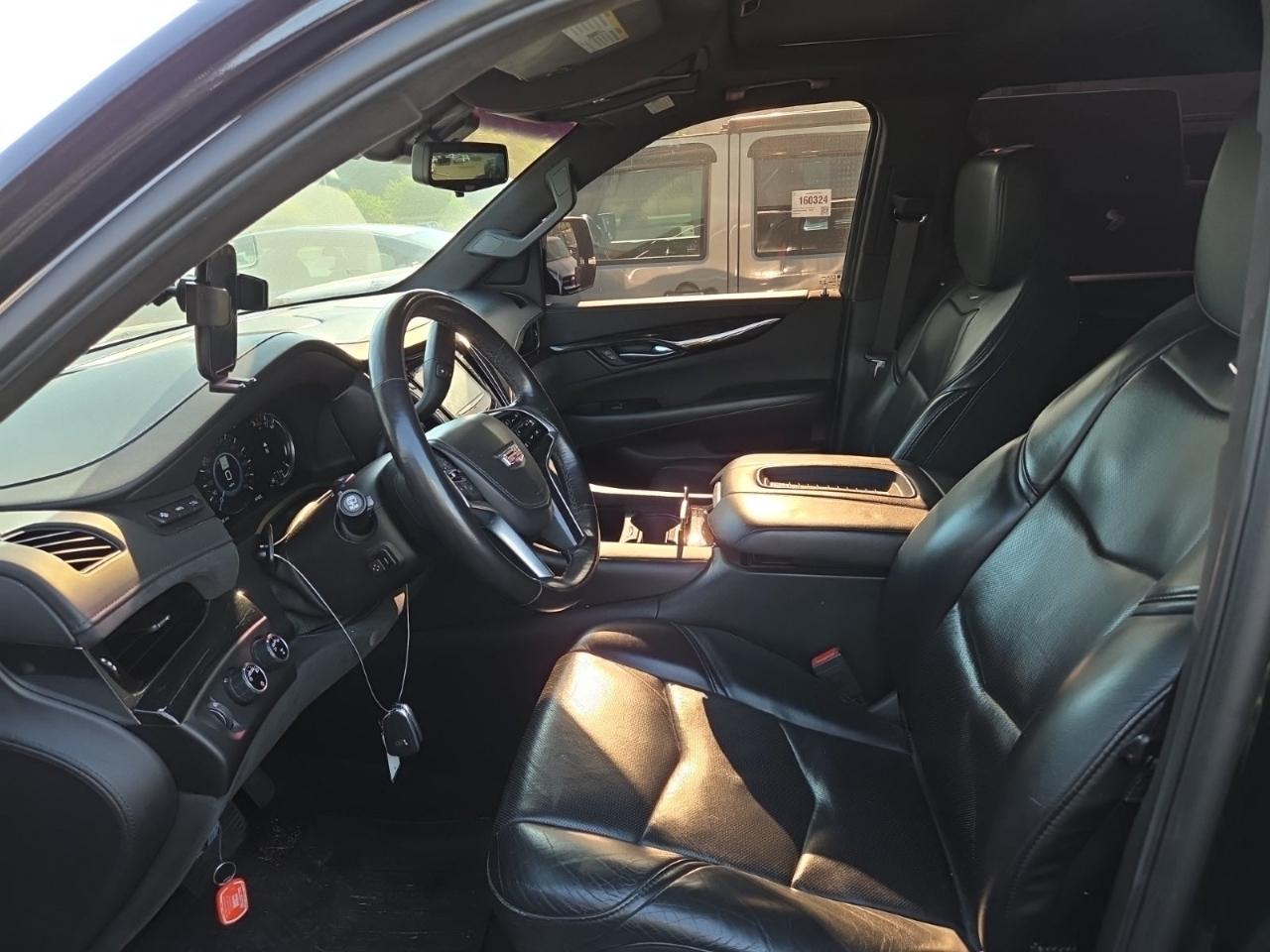Cadillac Escalade ESV 4WD 4dr Platinum 2018