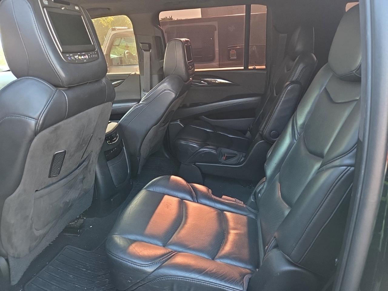 Cadillac Escalade ESV 4WD 4dr Platinum 2018