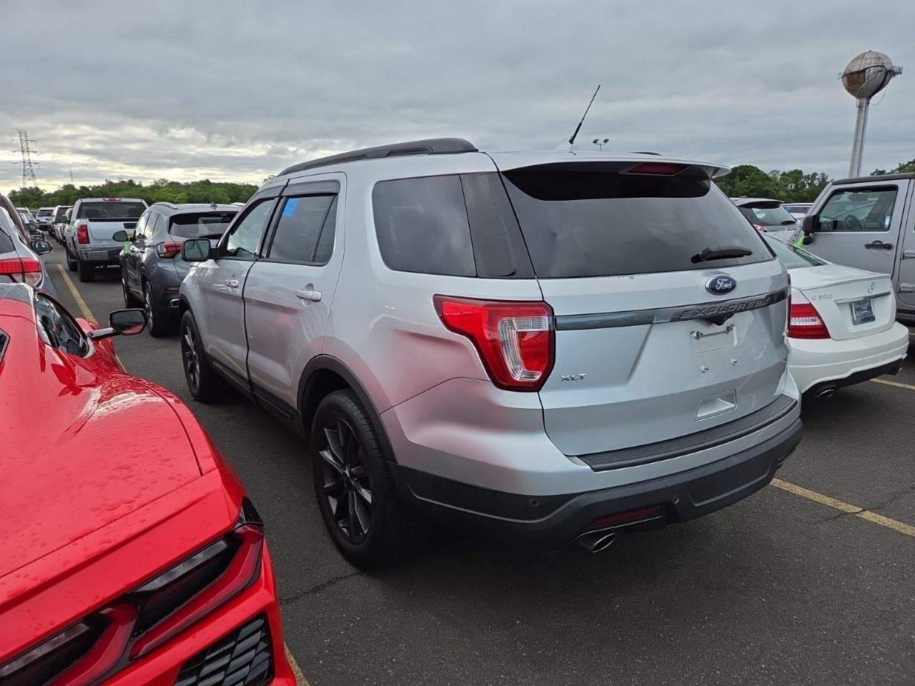 Ford Explorer XLT 4-Door 4WD 2018