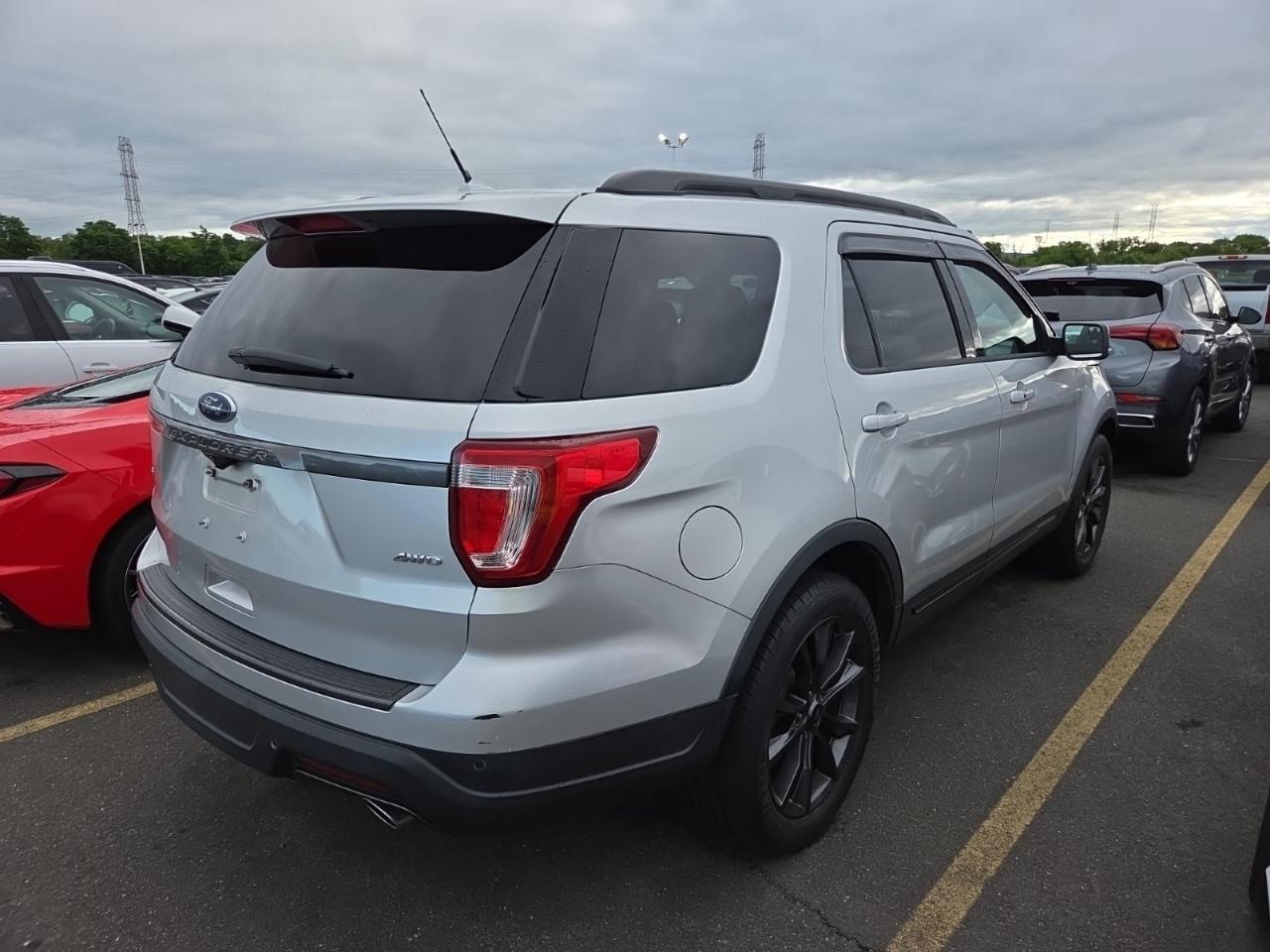 Ford Explorer XLT 4-Door 4WD 2018