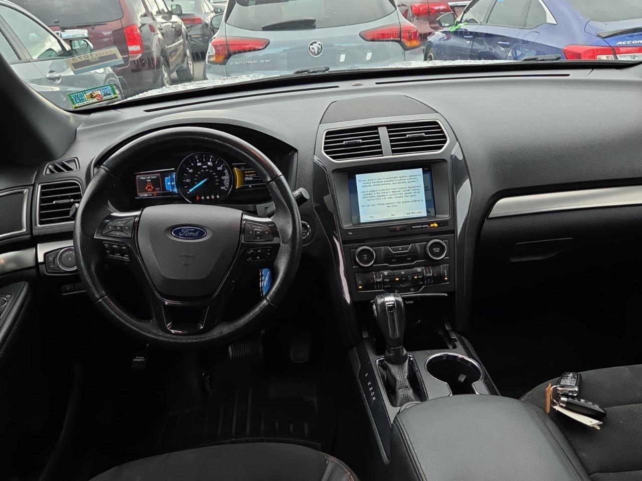Ford Explorer XLT 4-Door 4WD 2018