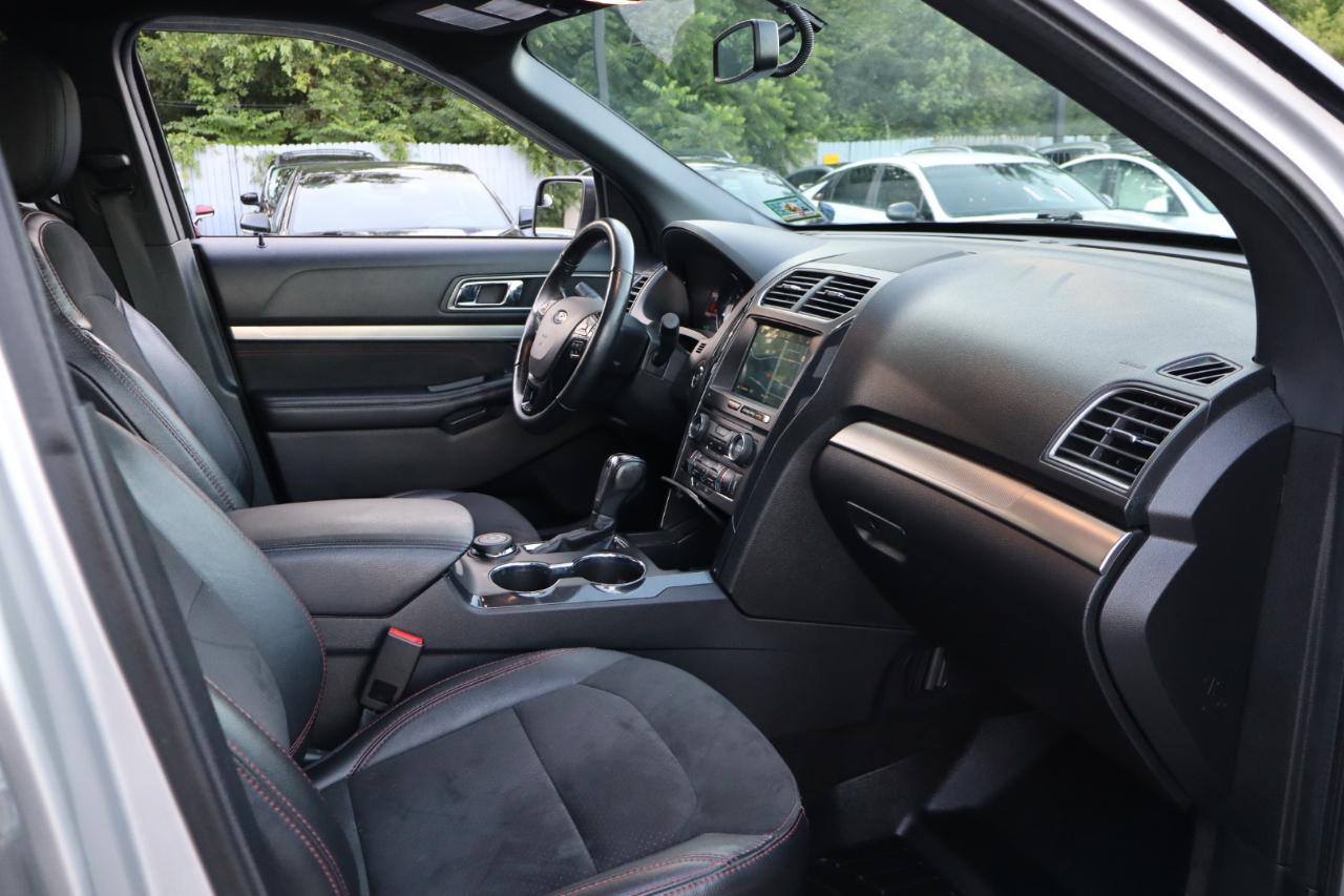 Ford Explorer XLT 4-Door 4WD 2018