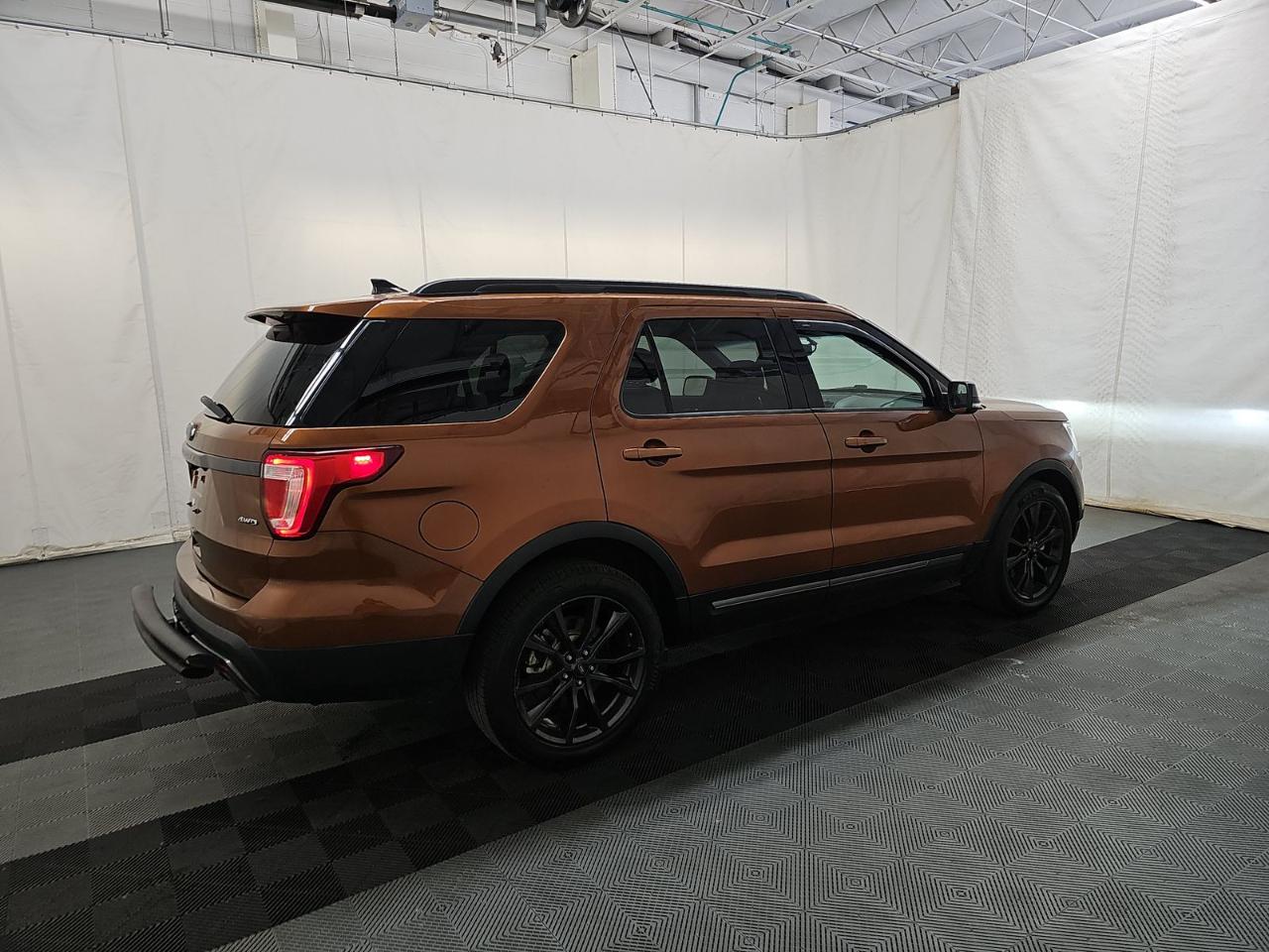 Ford Explorer XLT 4-Door 4WD 2017