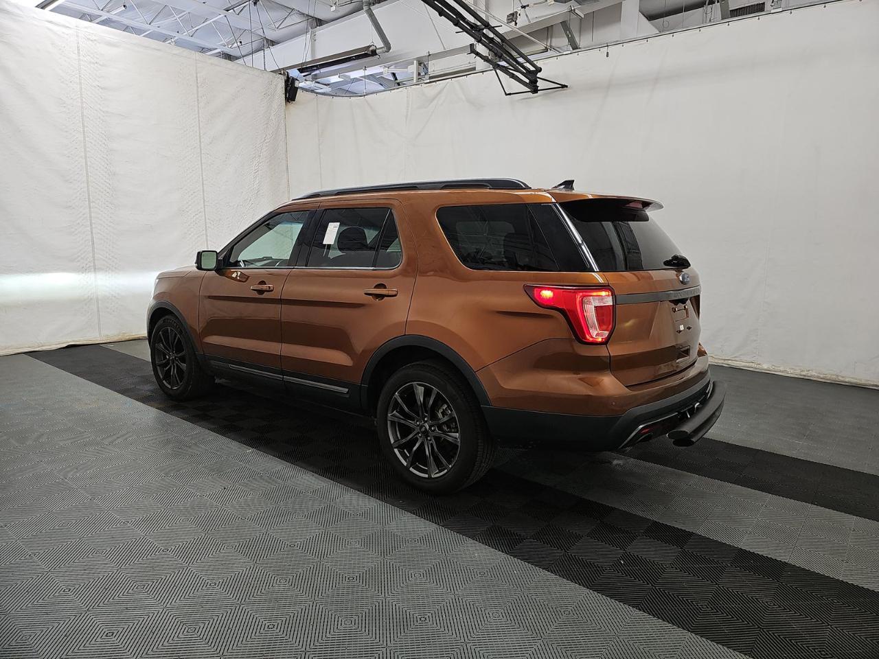 Ford Explorer XLT 4-Door 4WD 2017