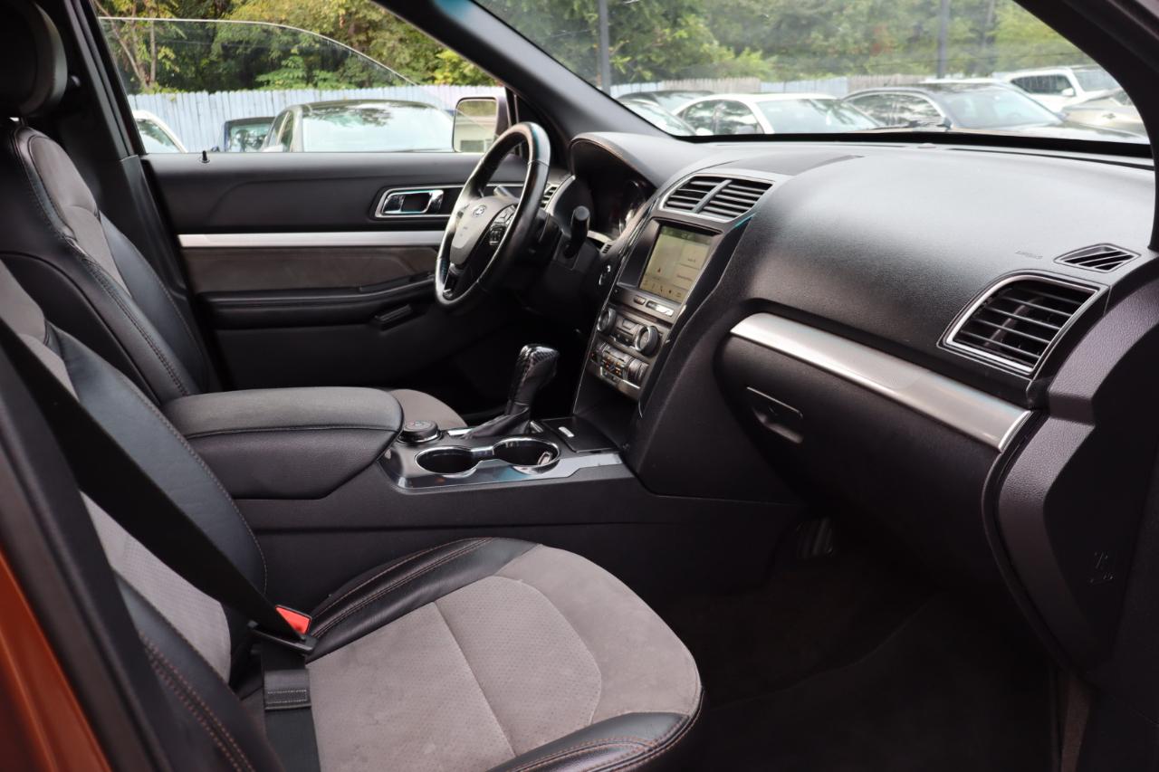 Ford Explorer XLT 4-Door 4WD 2017