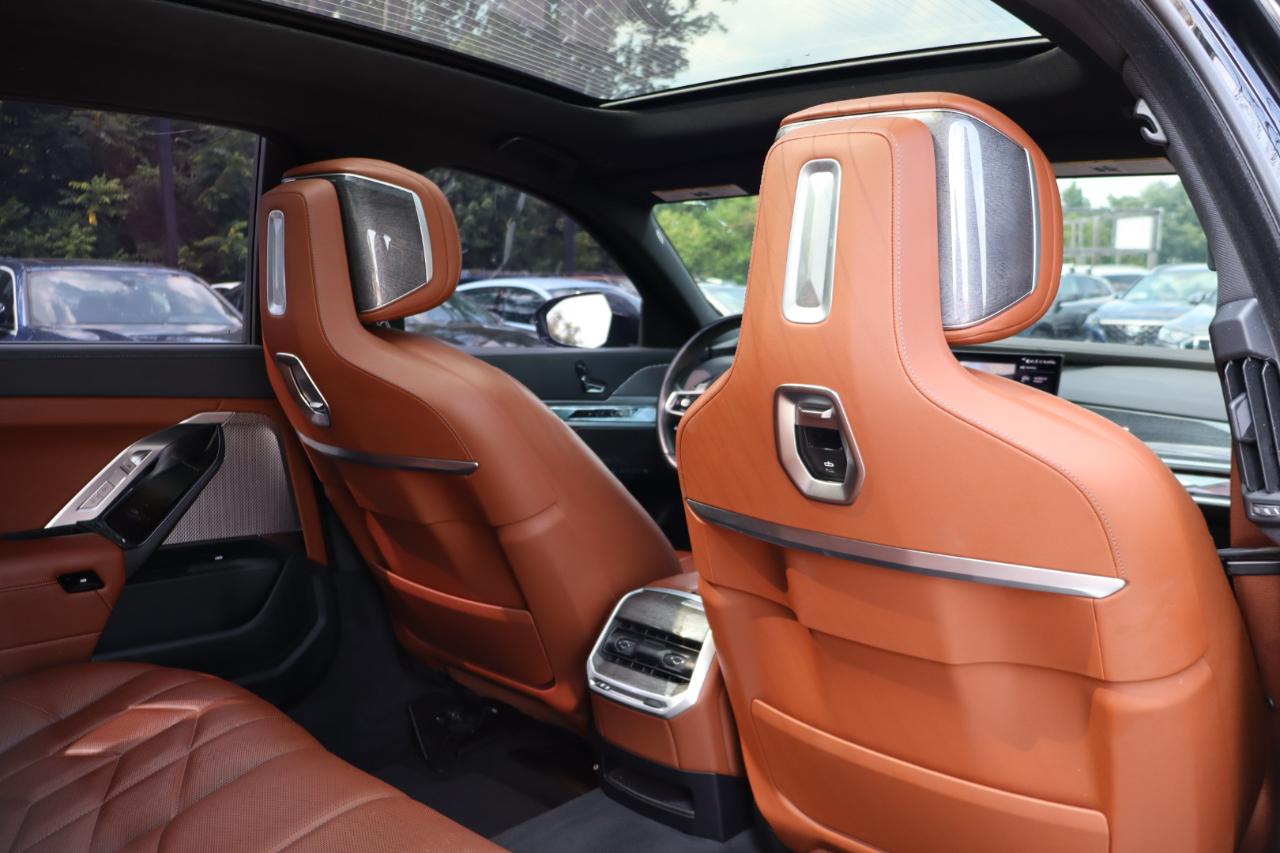 BMW 7-Series  2023