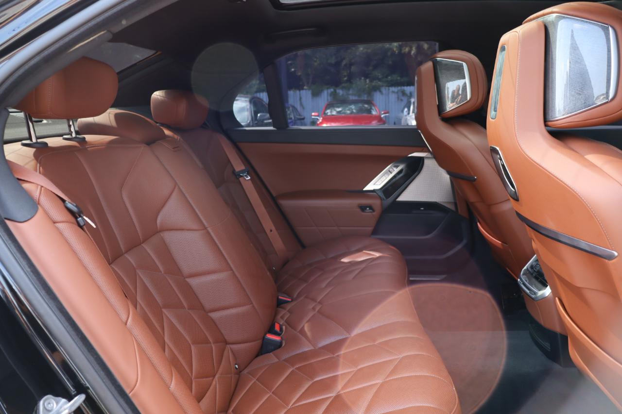 BMW 7-Series  2023