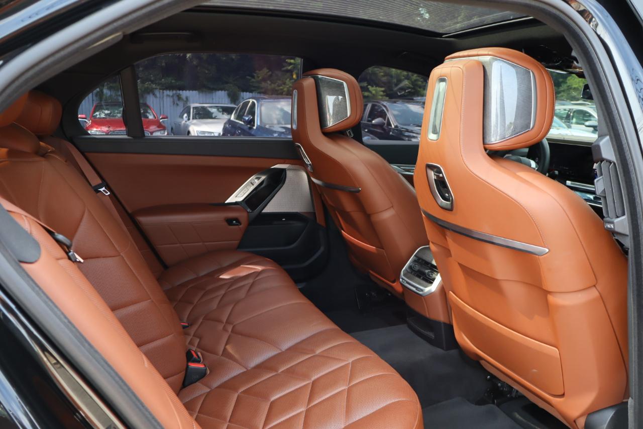 BMW 7-Series  2023