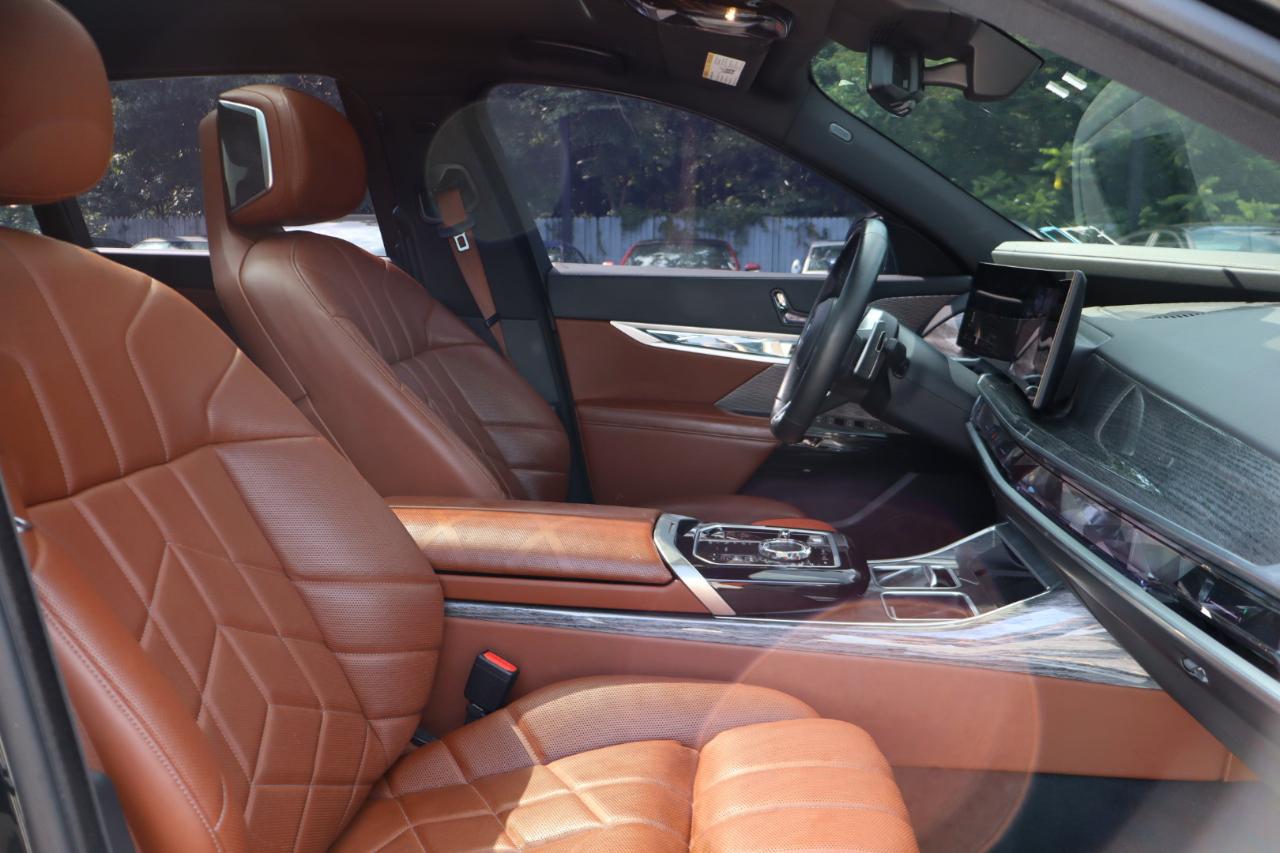 BMW 7-Series  2023