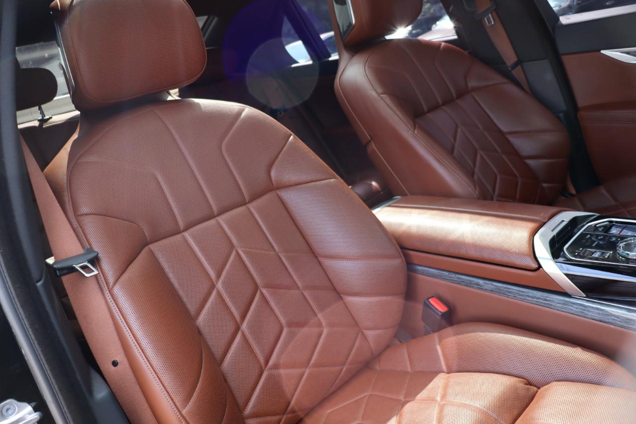 BMW 7-Series  2023