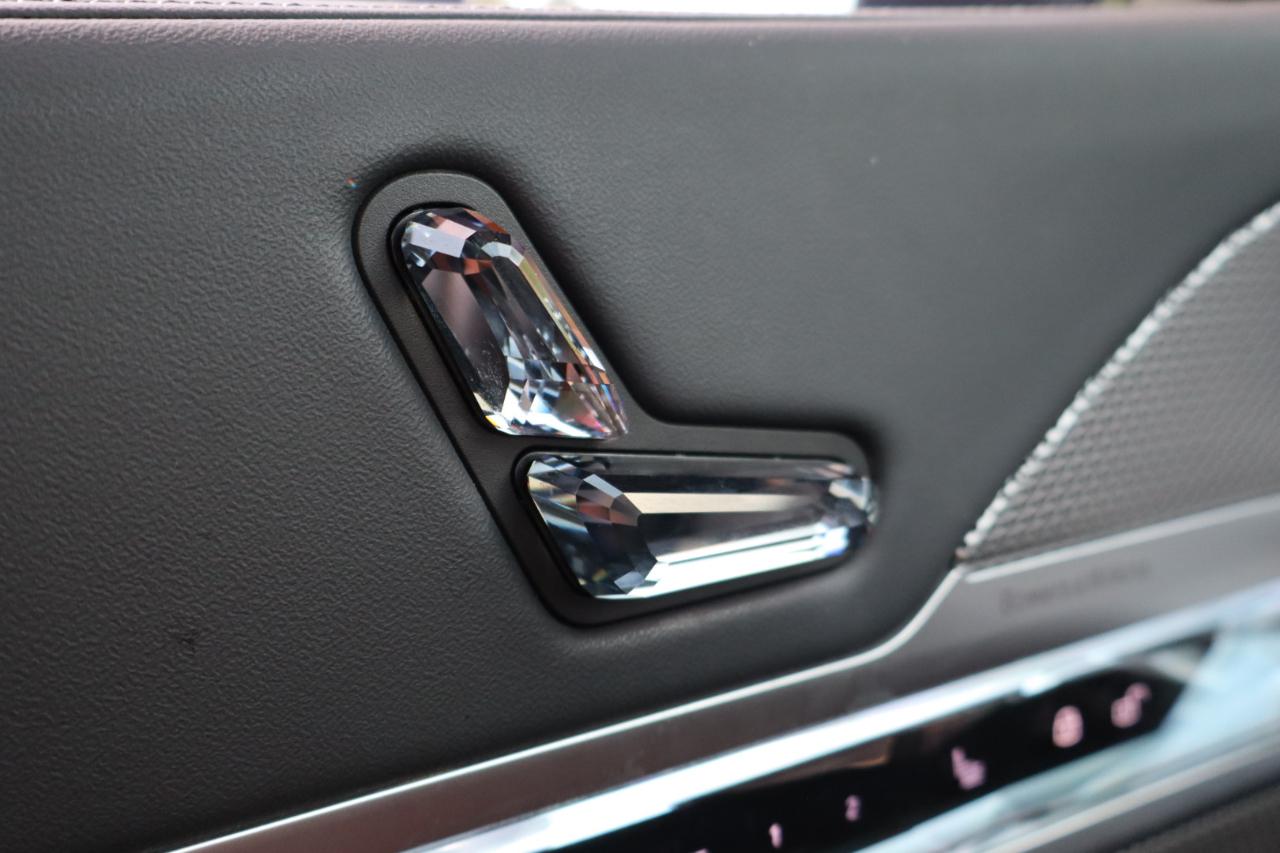 BMW 7-Series  2023