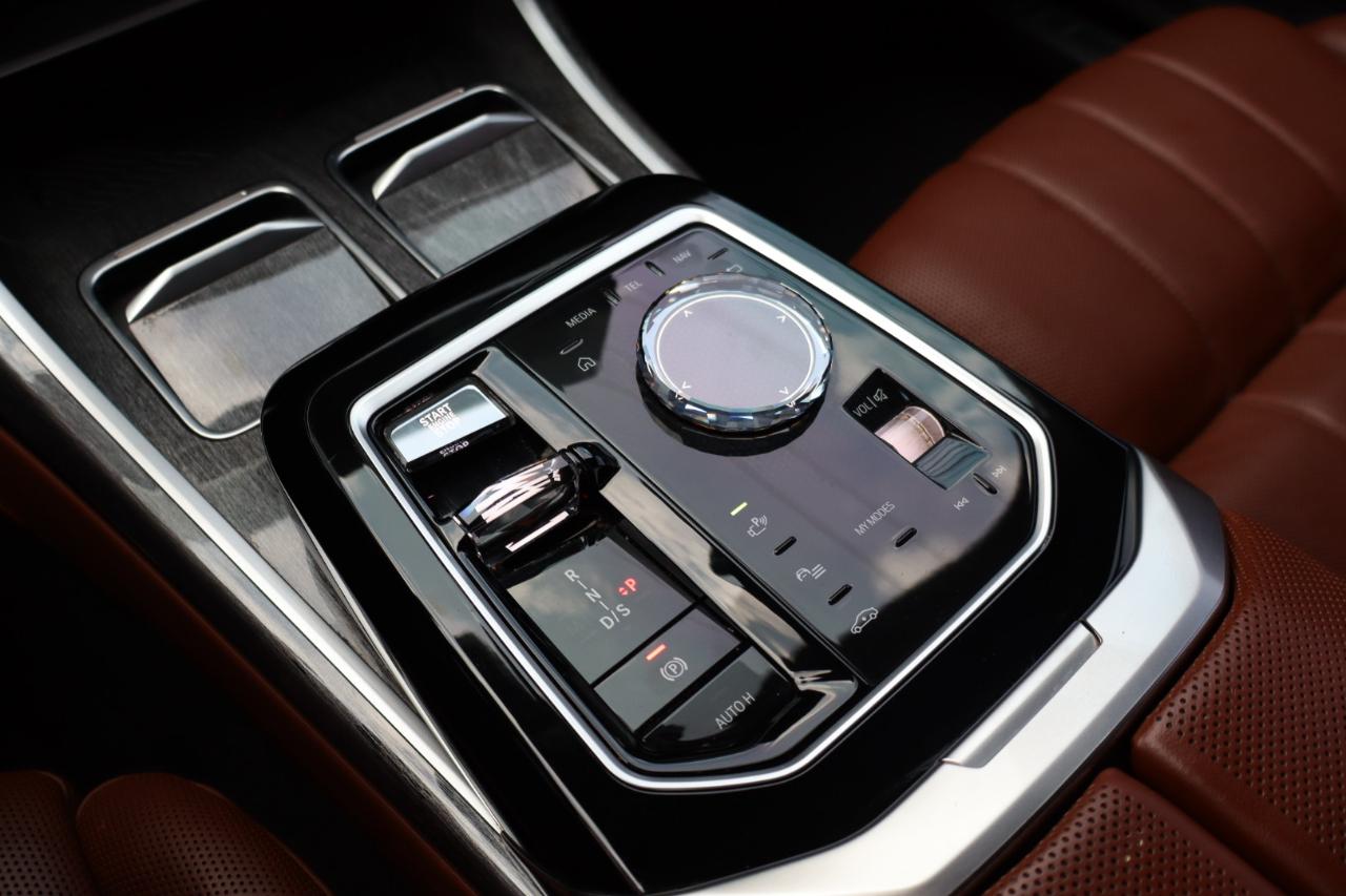 BMW 7-Series  2023
