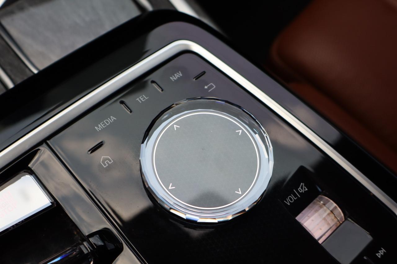 BMW 7-Series  2023