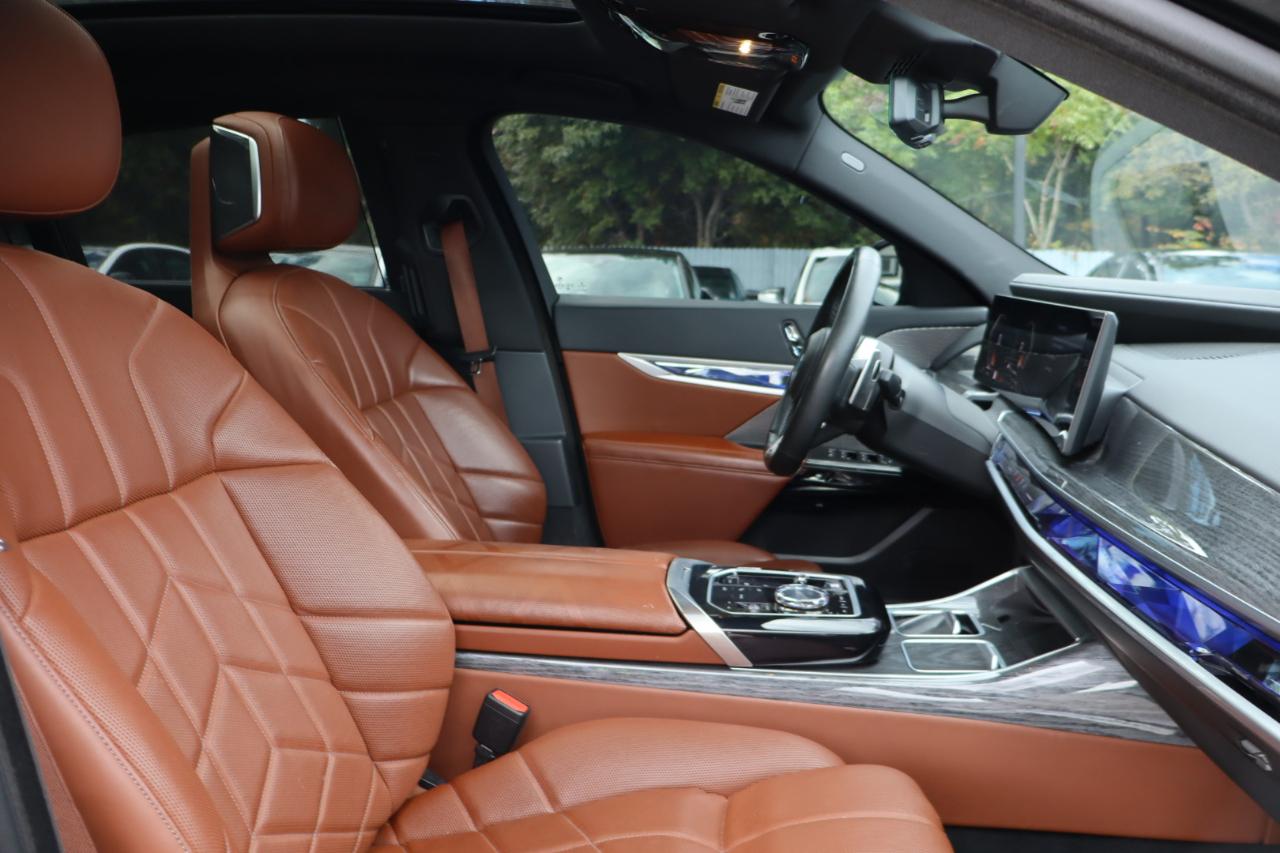 BMW 7-Series 760xi 4D Sedan 2023