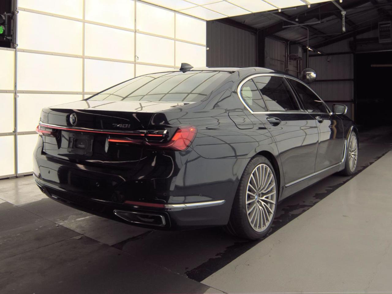 BMW 7-Series  2020