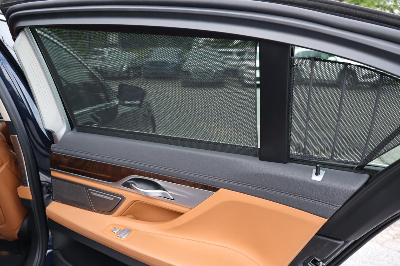BMW 7-Series  2020