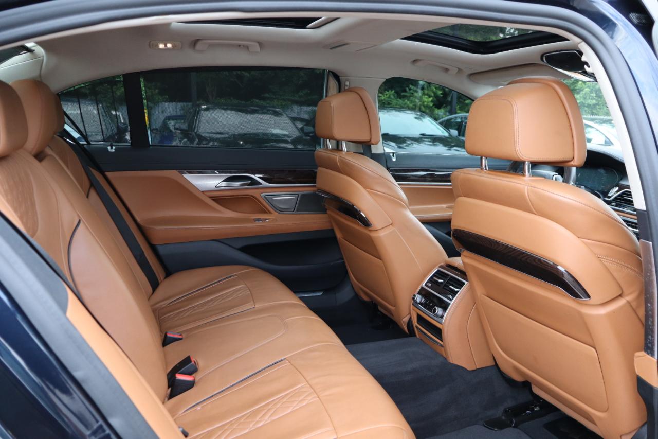 BMW 7-Series  2020