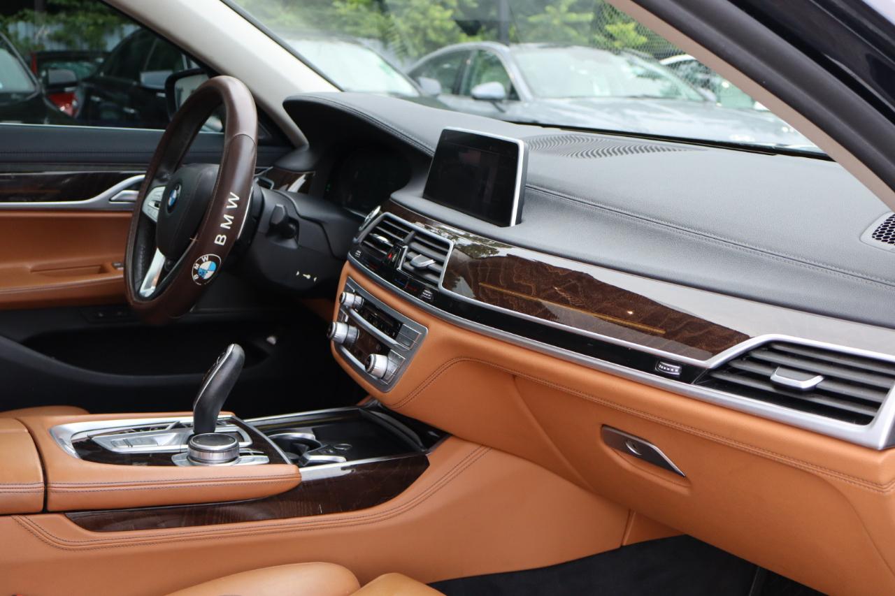 BMW 7-Series  2020