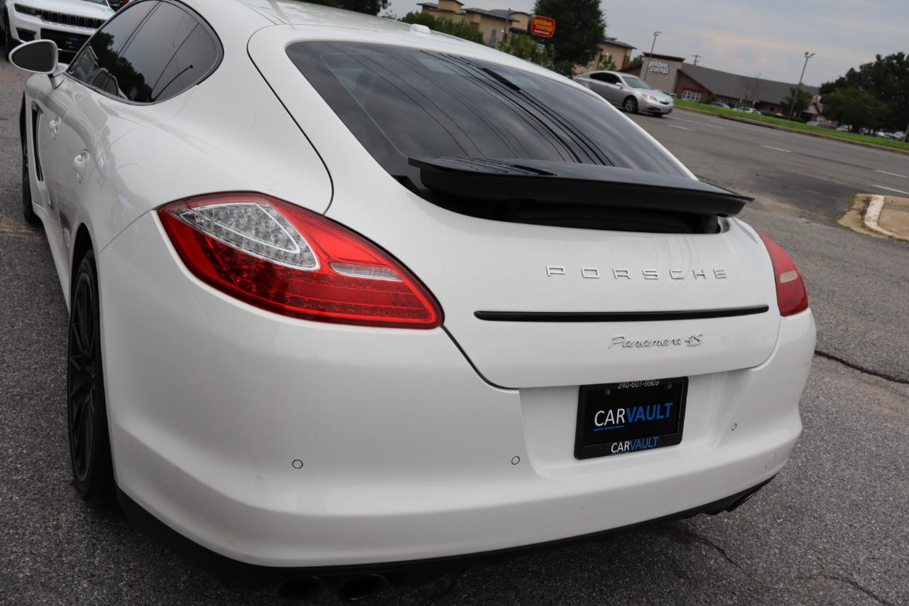 Porsche Panamera  2012