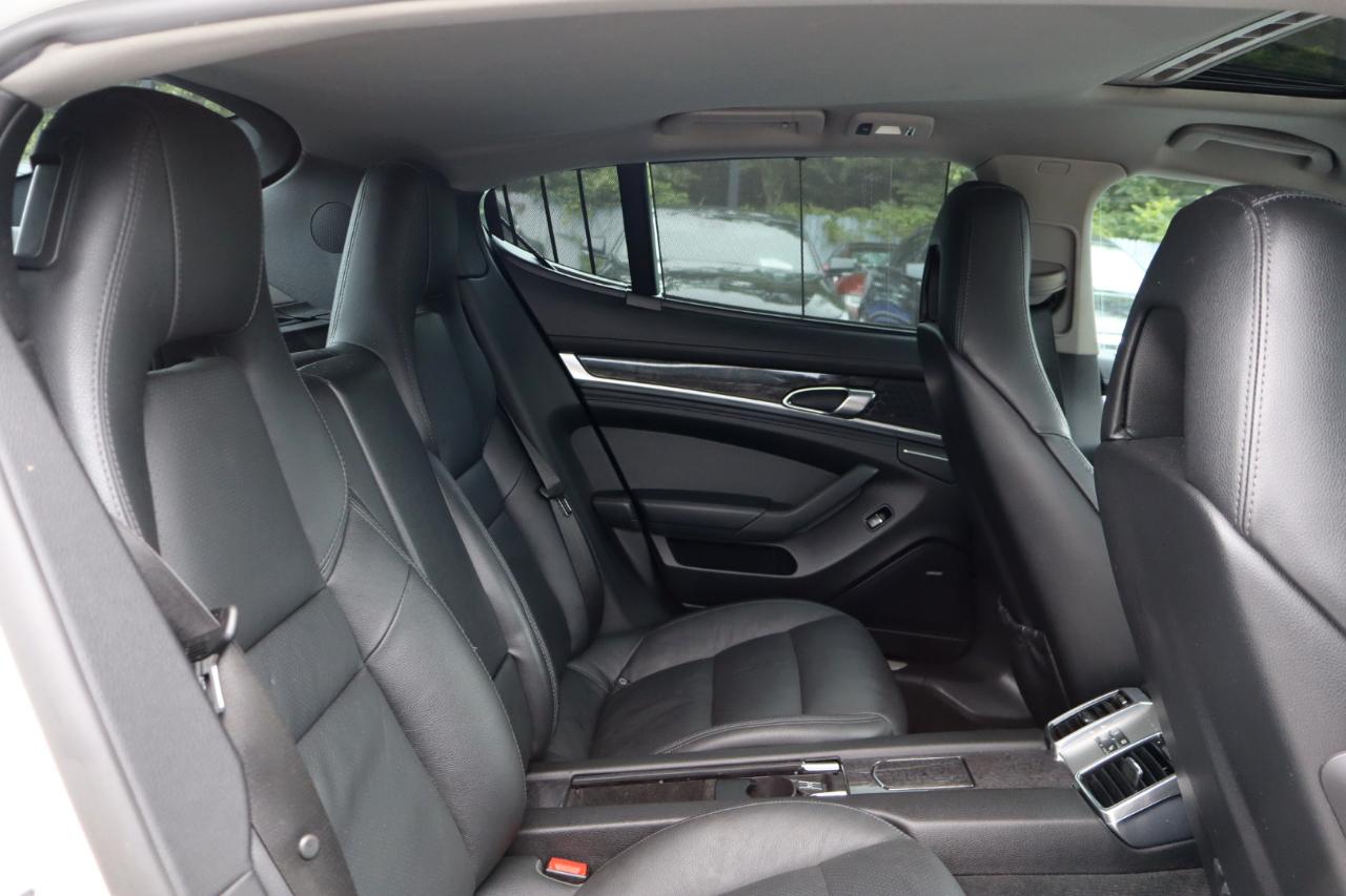 Porsche Panamera  2012