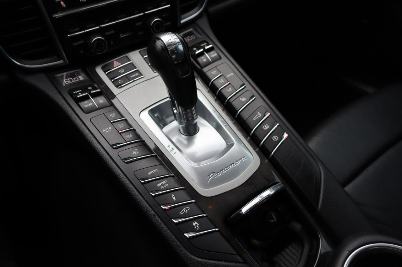 Porsche Panamera  2012