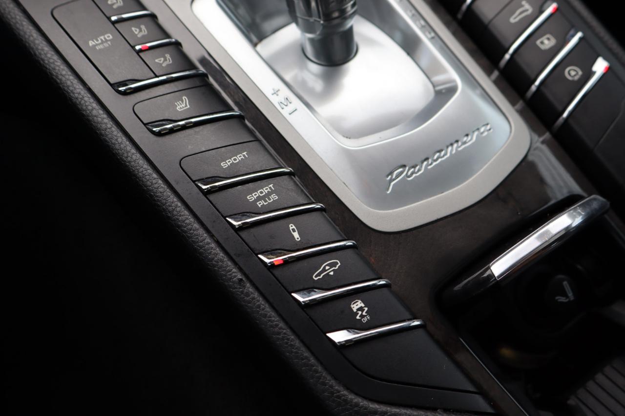 Porsche Panamera  2012
