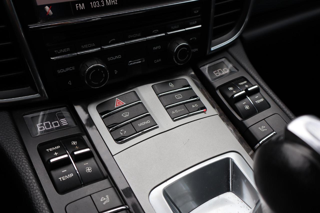 Porsche Panamera  2012