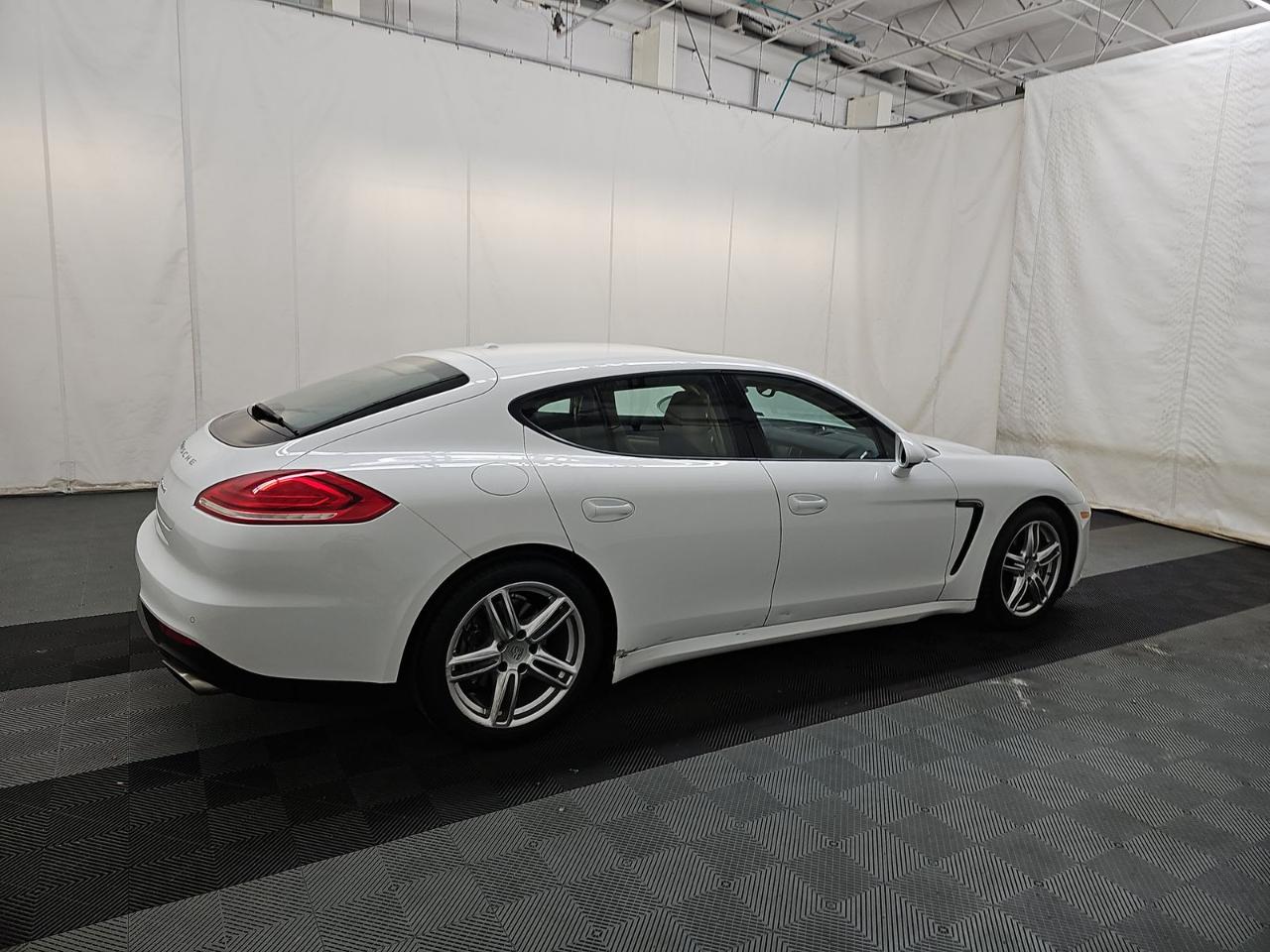 Porsche Panamera 4 4D Sedan 2015