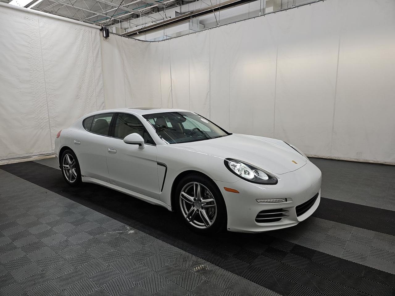 Porsche Panamera 4 4D Sedan 2015