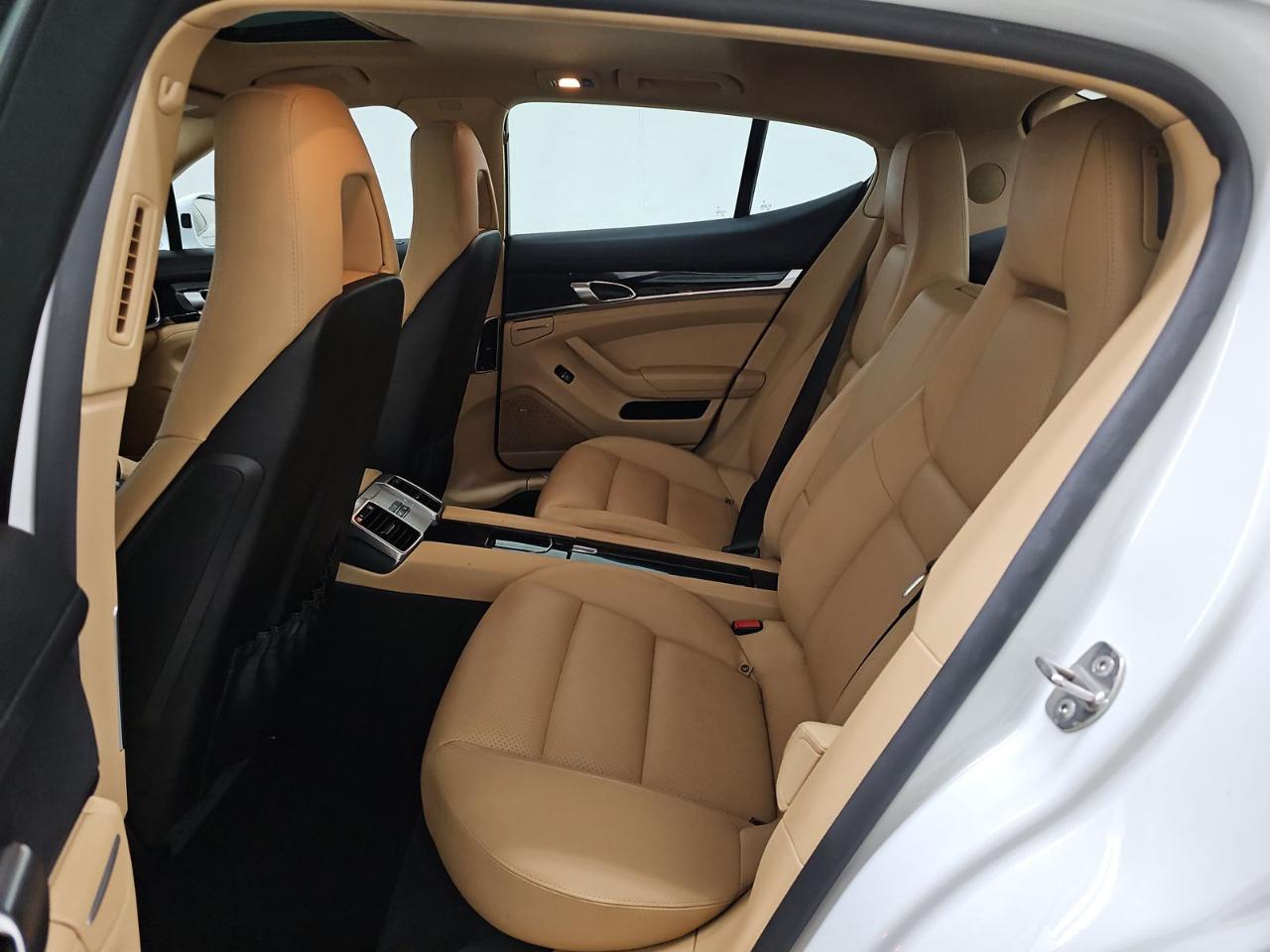 Porsche Panamera 4 4D Sedan 2015