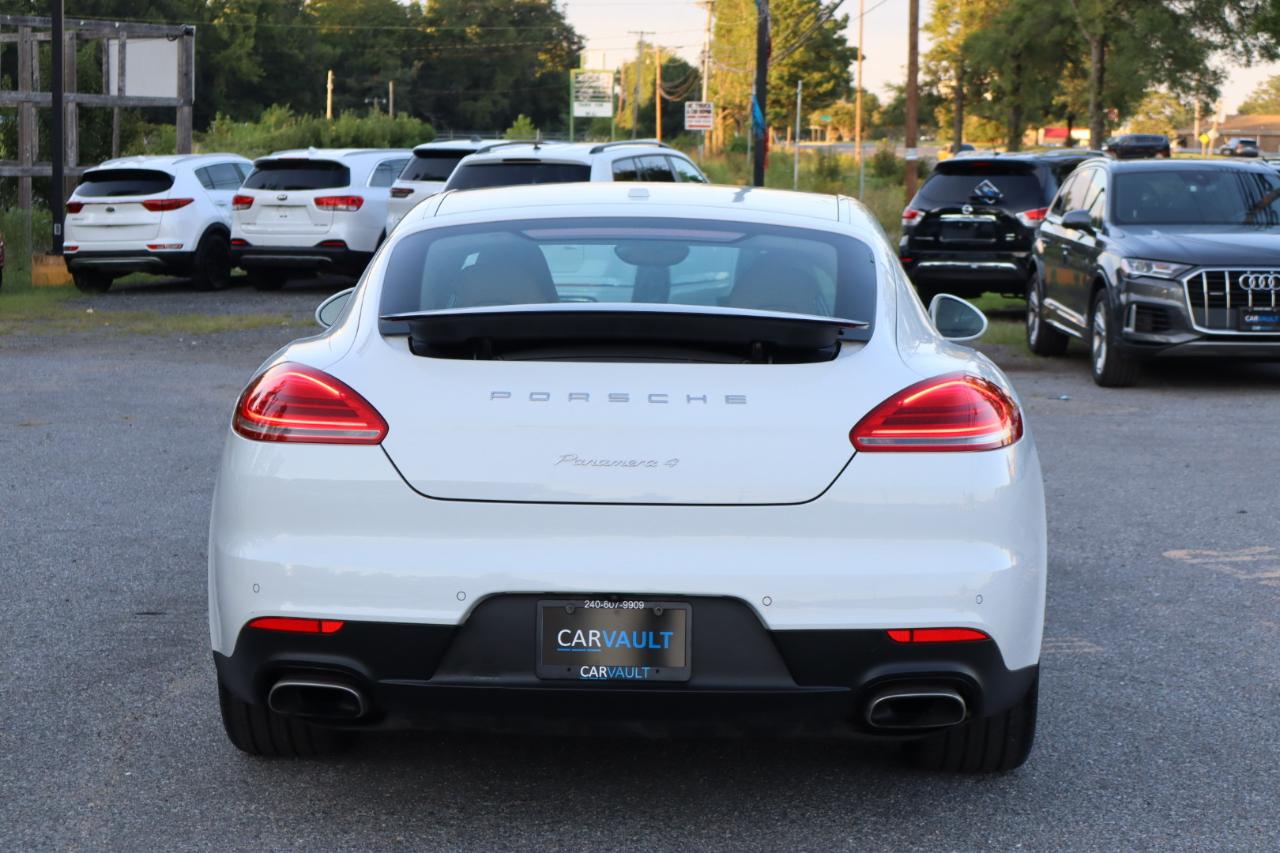 Porsche Panamera 4 4D Sedan 2015