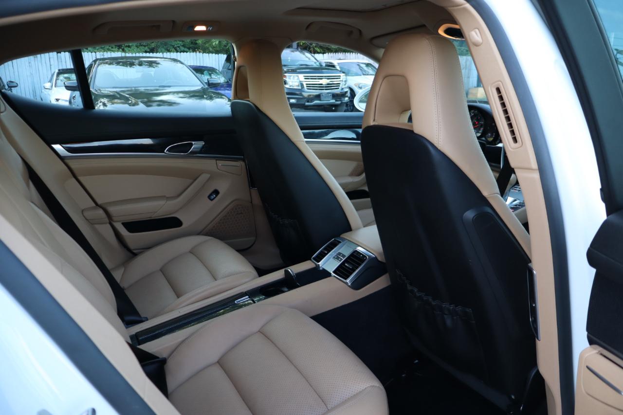 Porsche Panamera 4 4D Sedan 2015