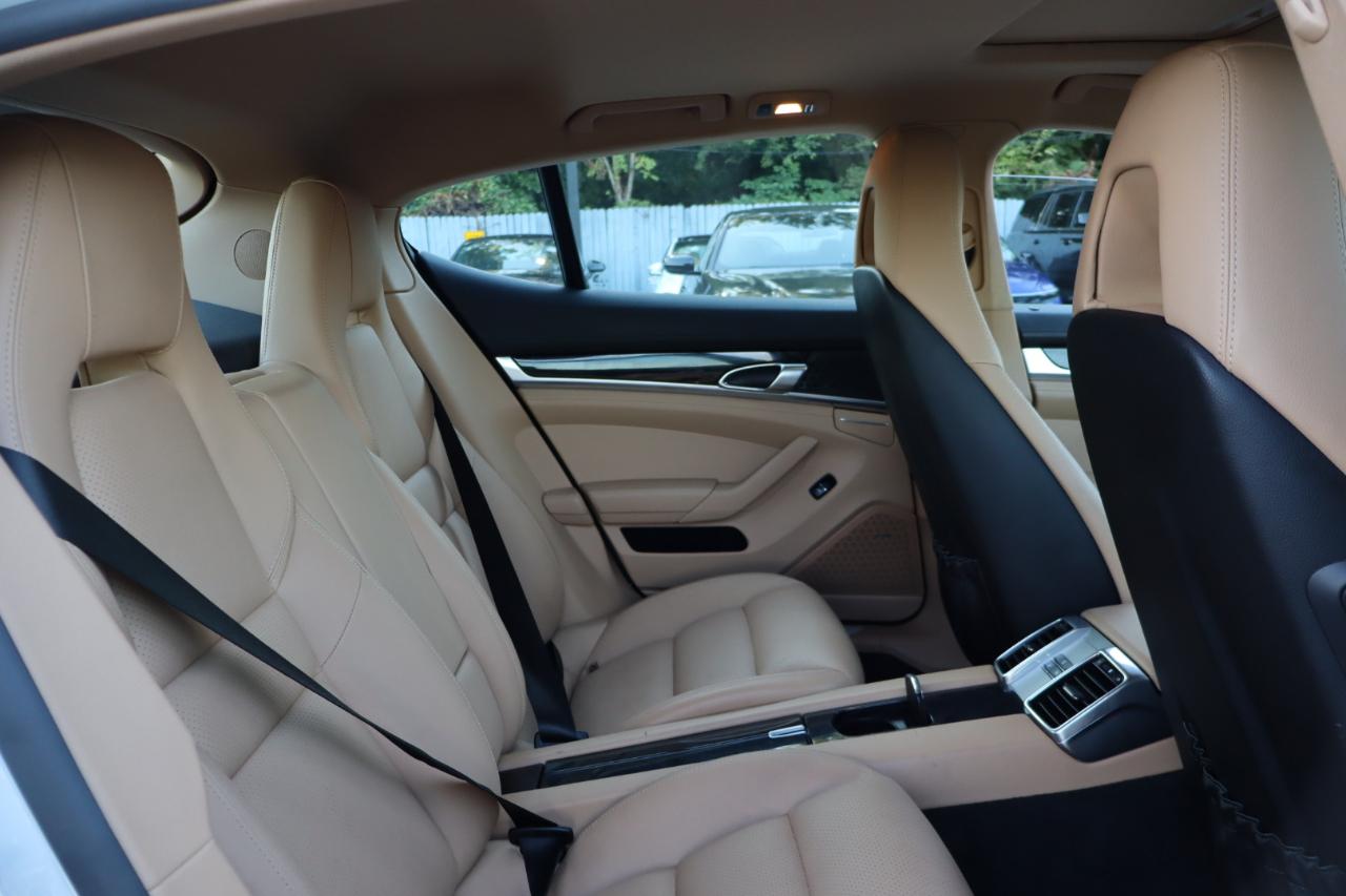 Porsche Panamera 4 4D Sedan 2015