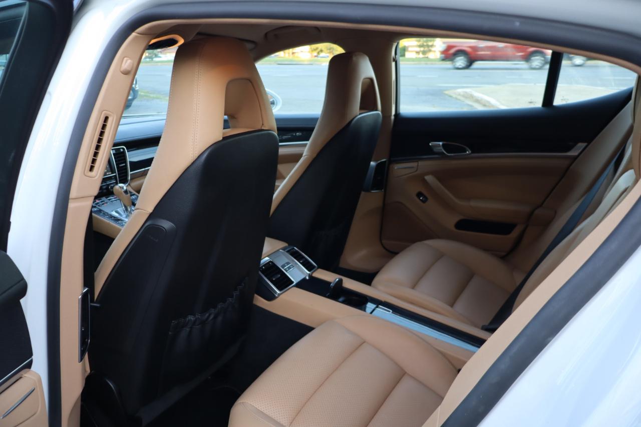 Porsche Panamera 4 4D Sedan 2015