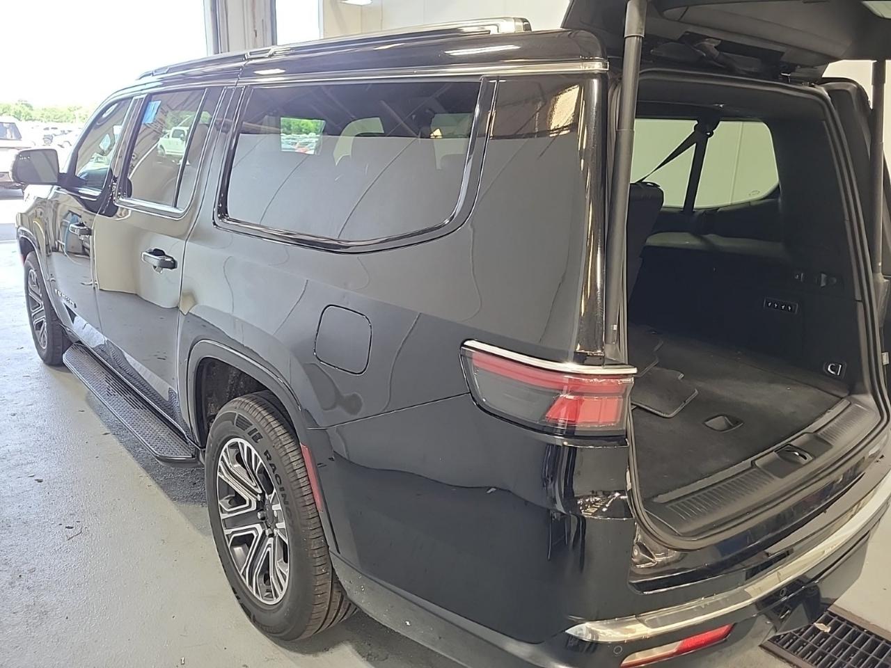 Jeep Wagoneer L  2023