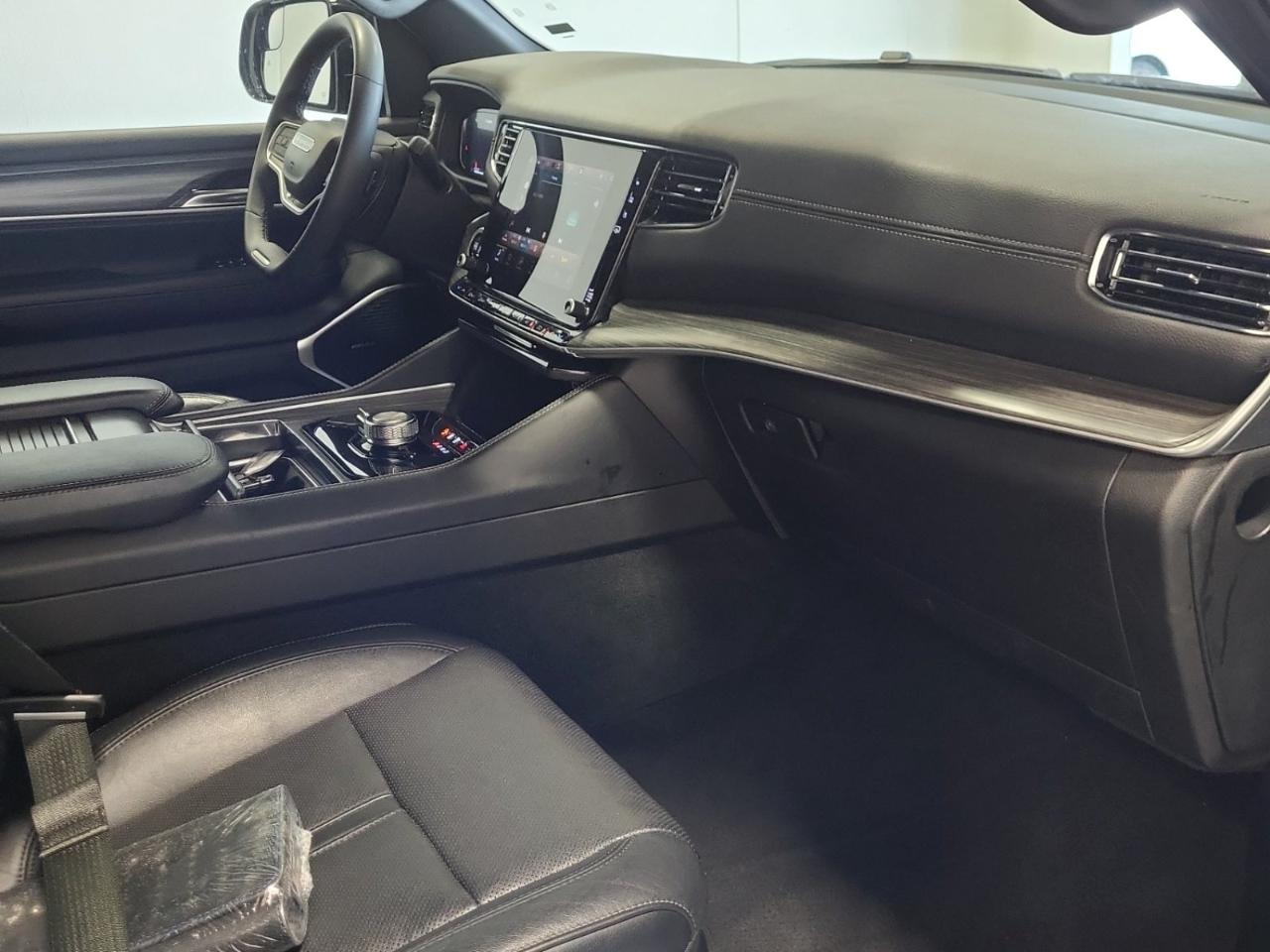 Jeep Wagoneer L  2023