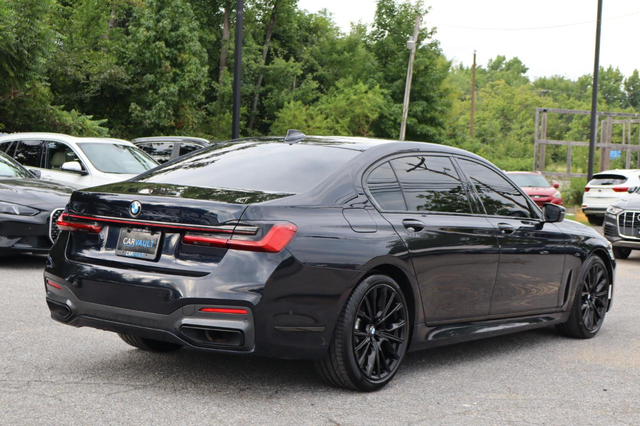 BMW 7-Series  2021