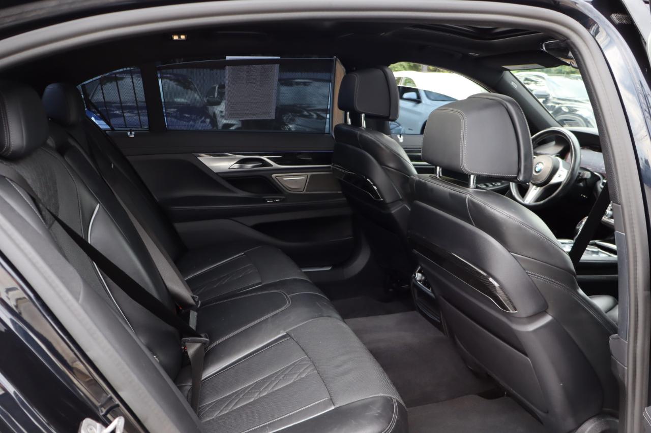 BMW 7-Series  2021