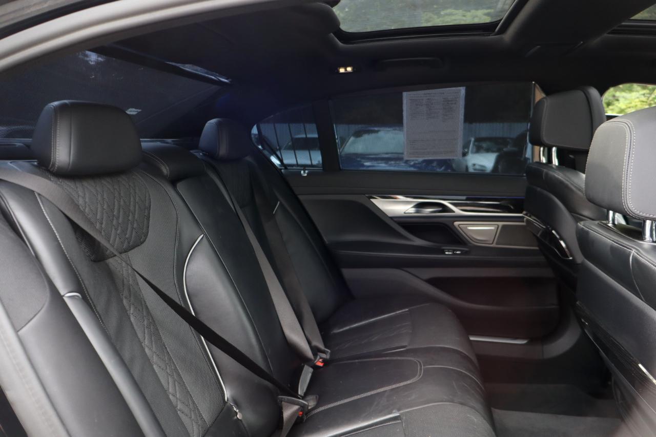 BMW 7-Series  2021
