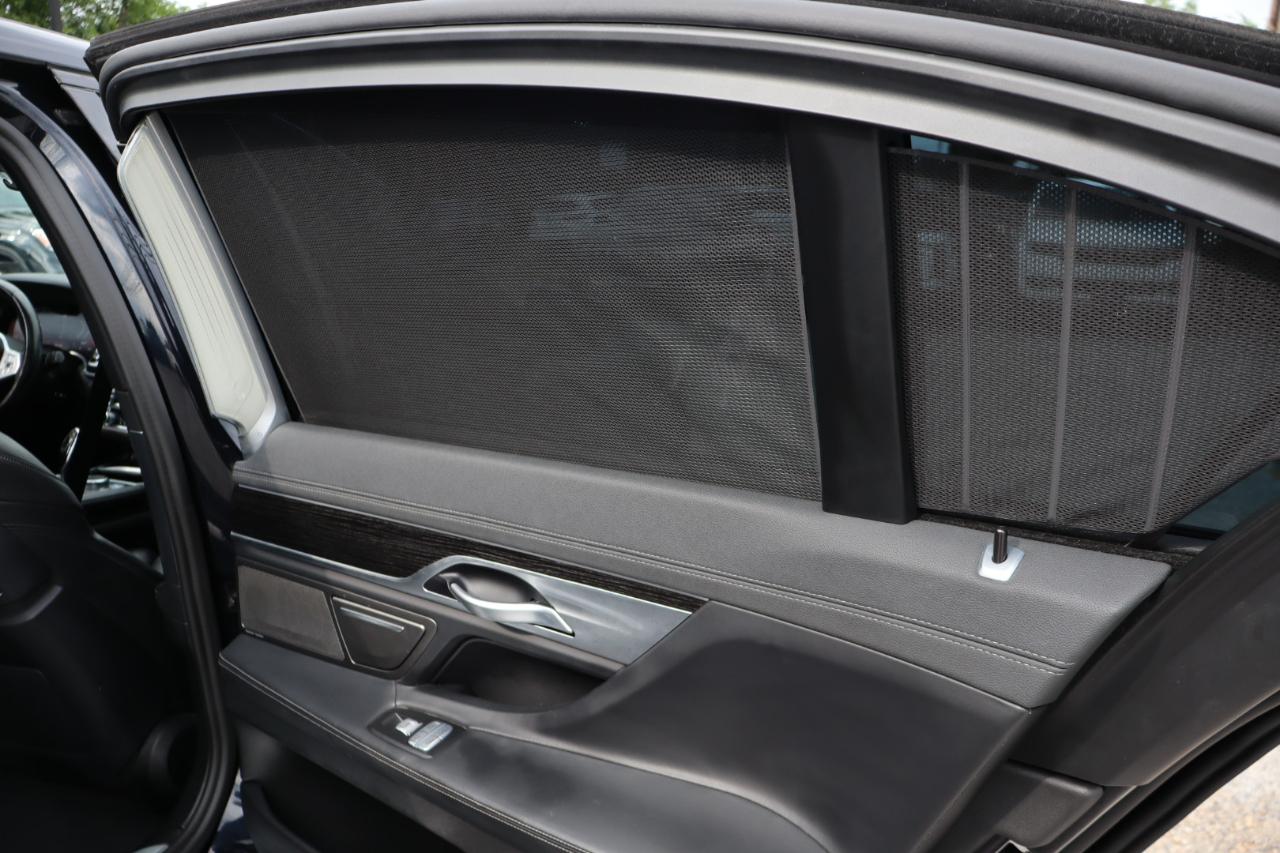 BMW 7-Series  2021