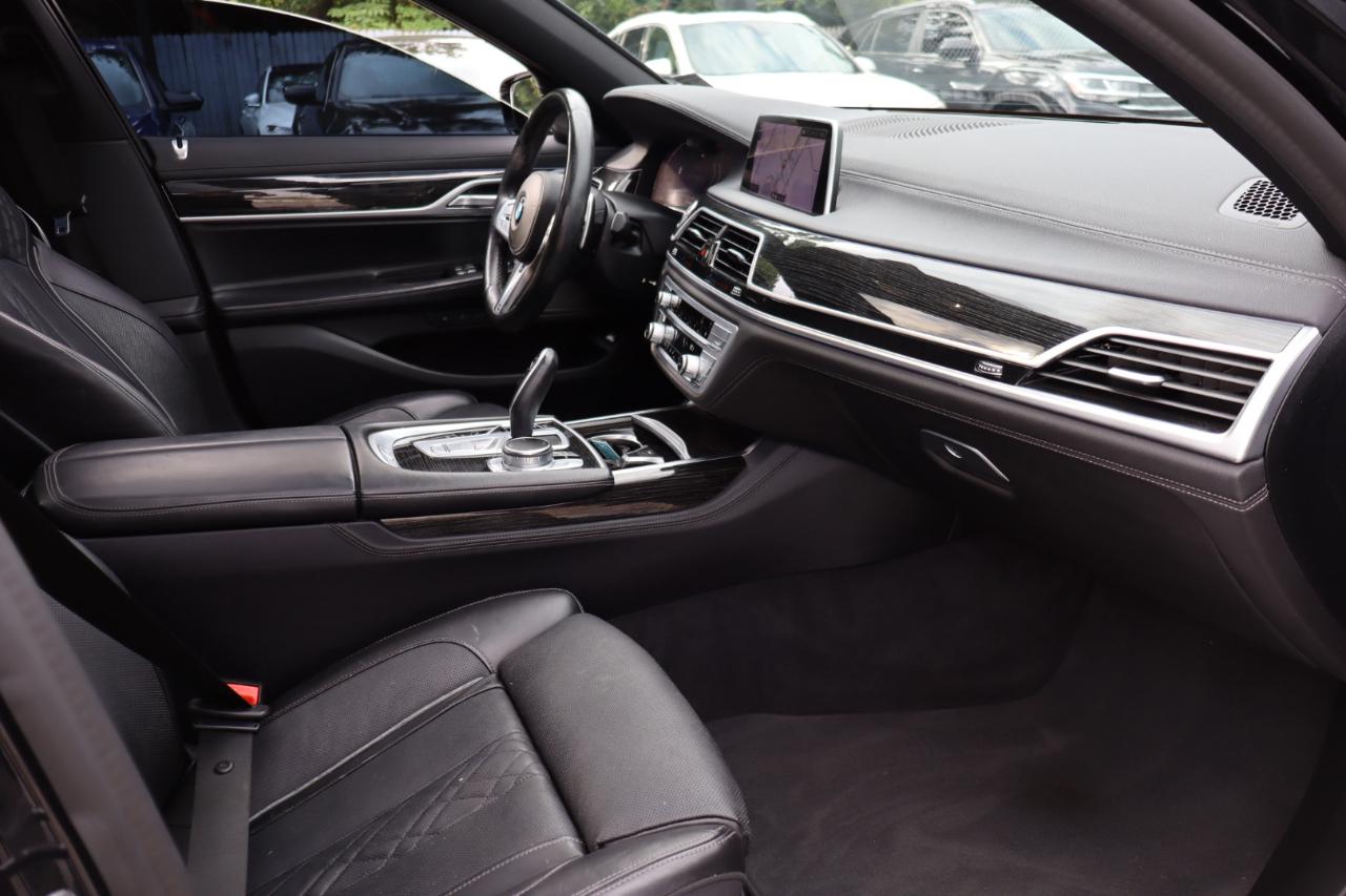 BMW 7-Series  2021