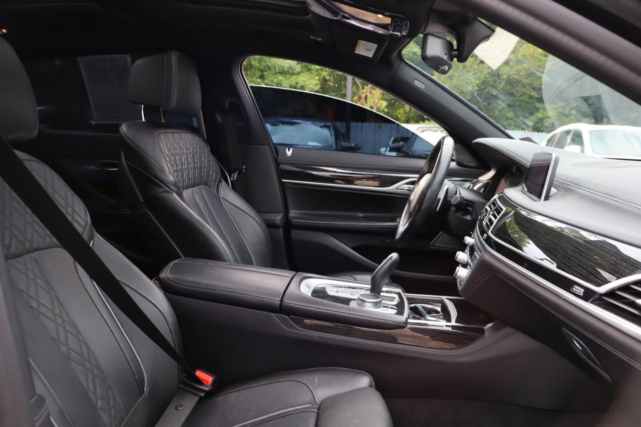 BMW 7-Series  2021