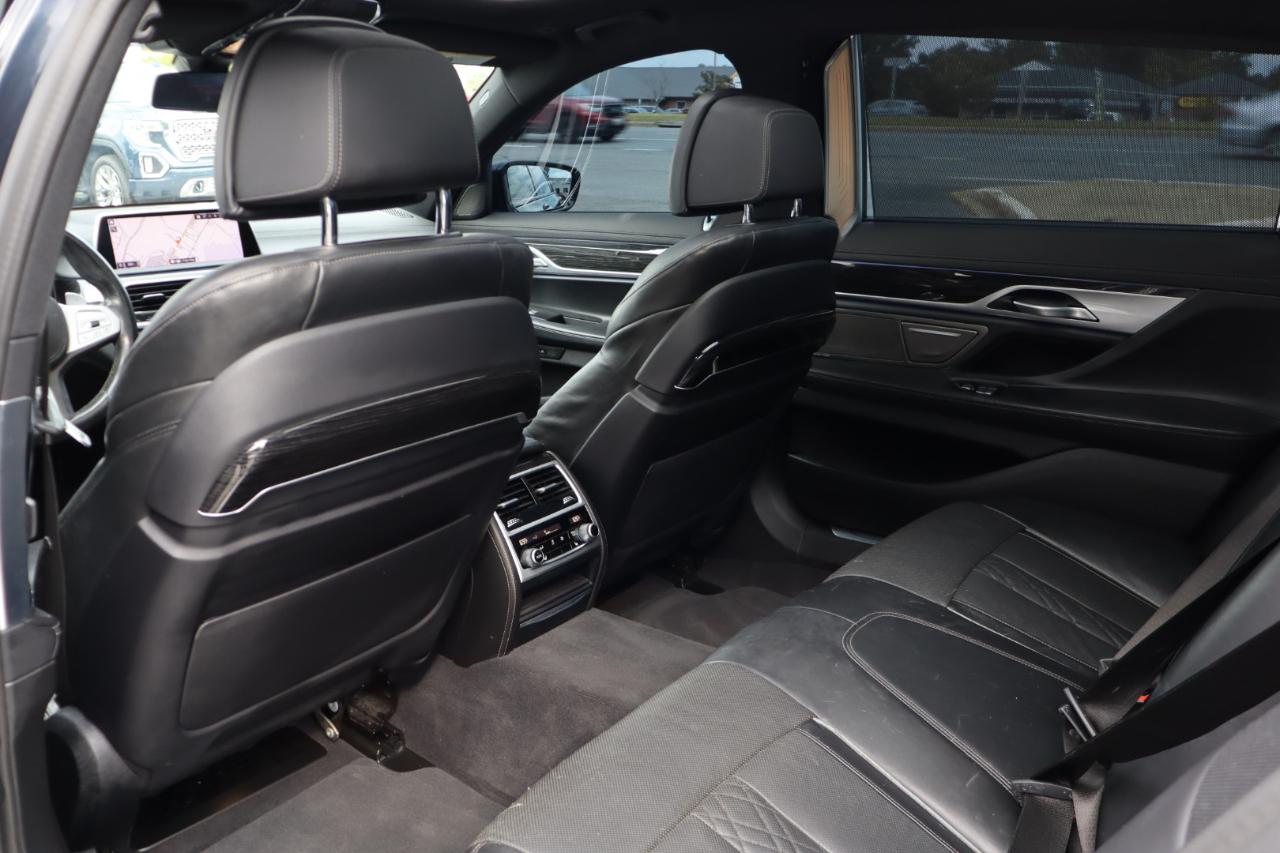 BMW 7-Series  2021