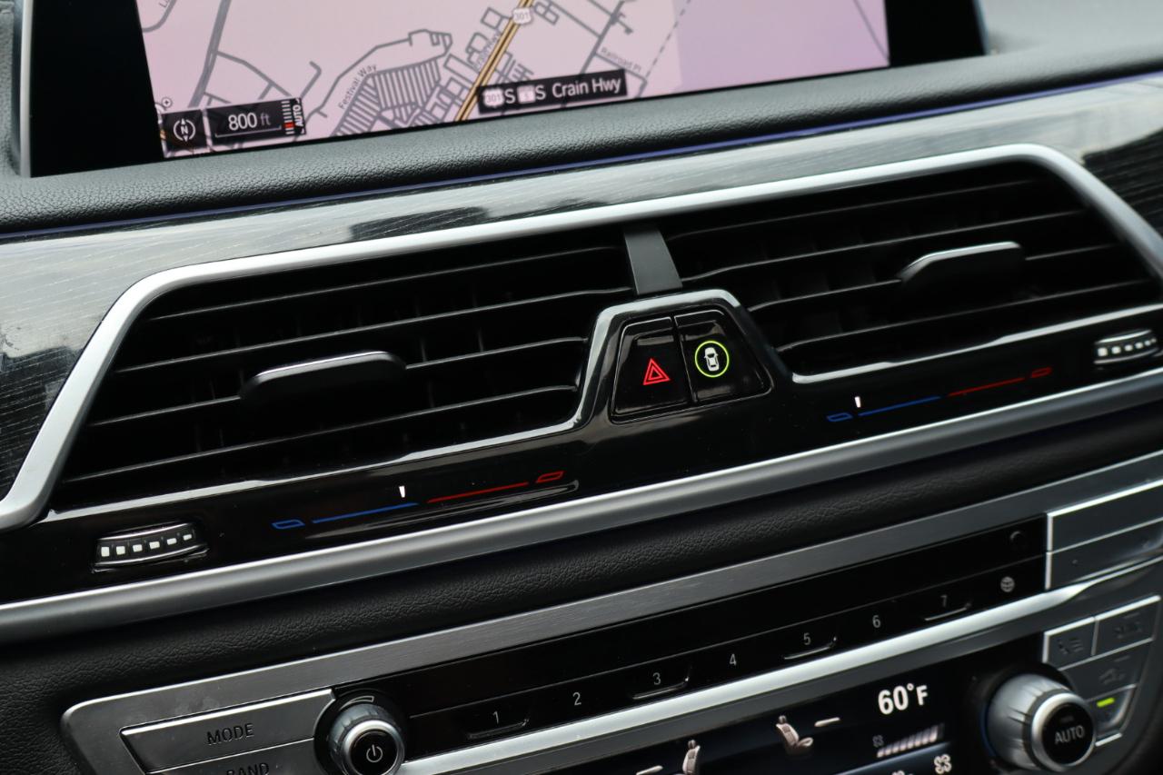 BMW 7-Series  2021