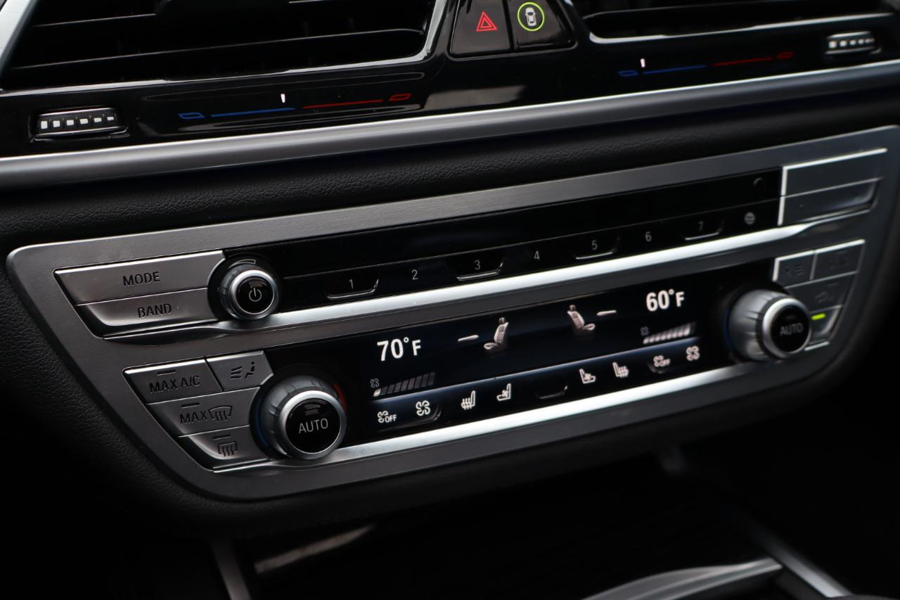 BMW 7-Series  2021