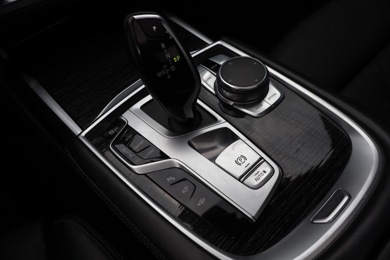 BMW 7-Series  2021