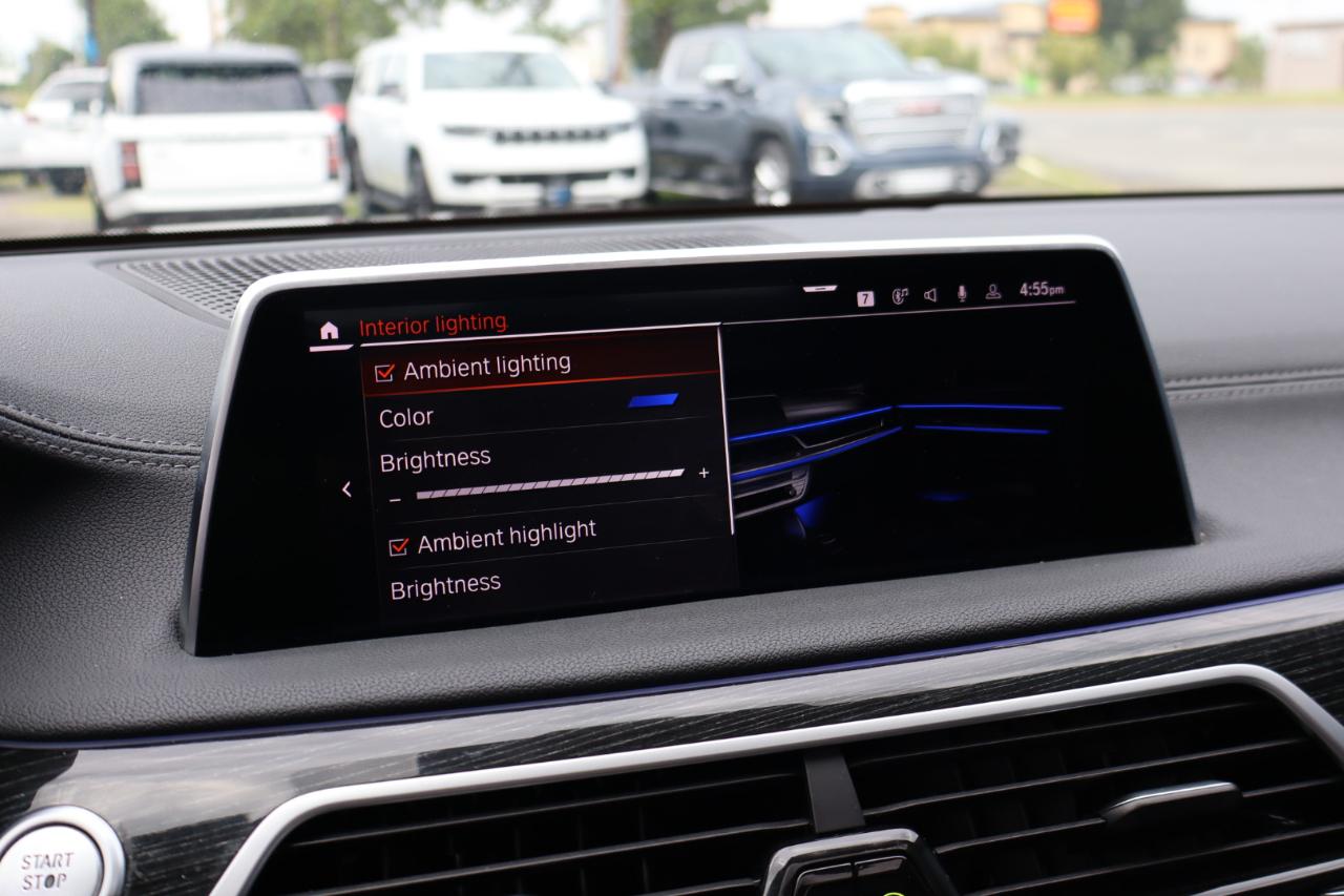 BMW 7-Series  2021