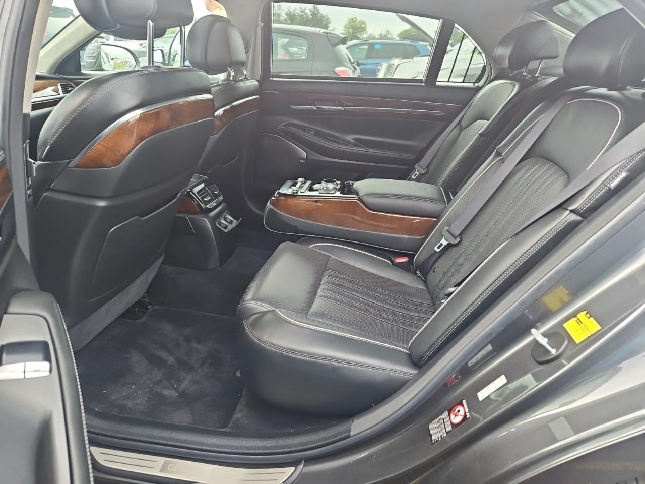 Genesis G90  2018