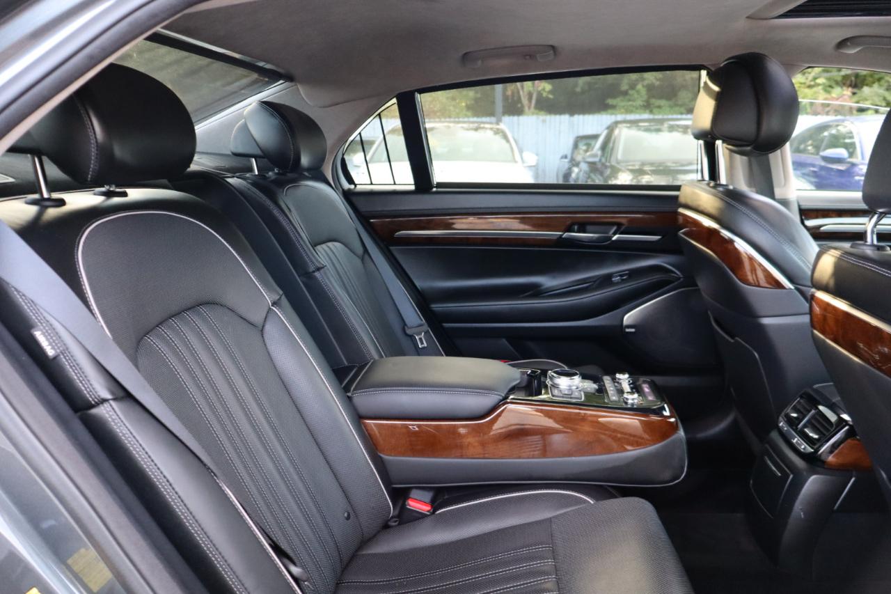 Genesis G90  2018
